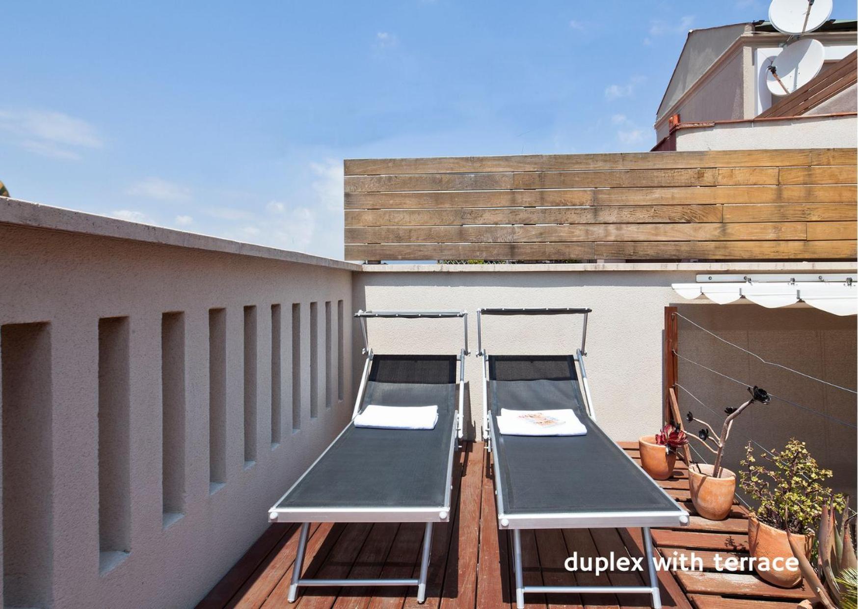 Inside Barcelona Apartments Mercat — Photos 2